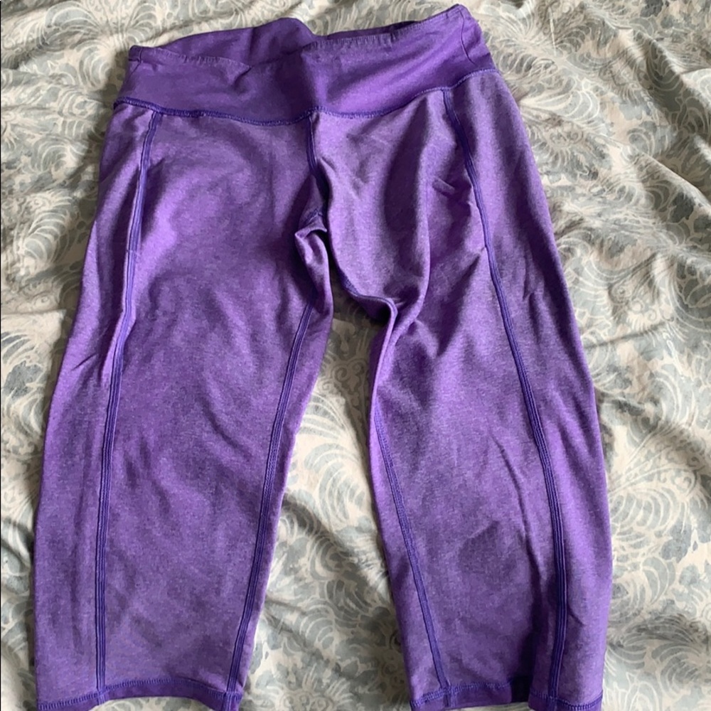 Women’s purple Capri leggings